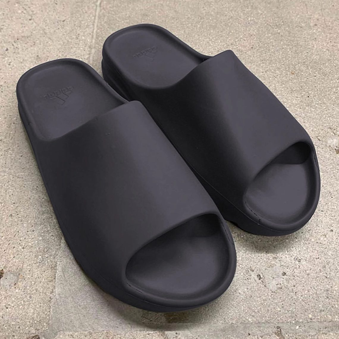 Adidas Yeezy Slide Dark Onyx